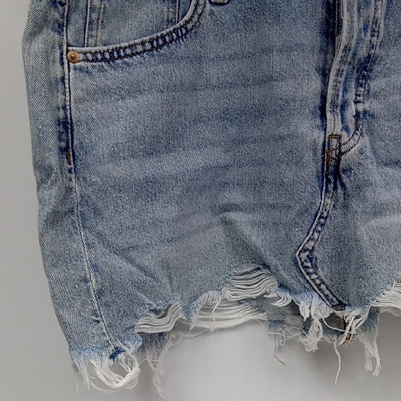 H&M &Denim Frayed Hem Mini-Skirt Size L NWT - Picture 2 of 10